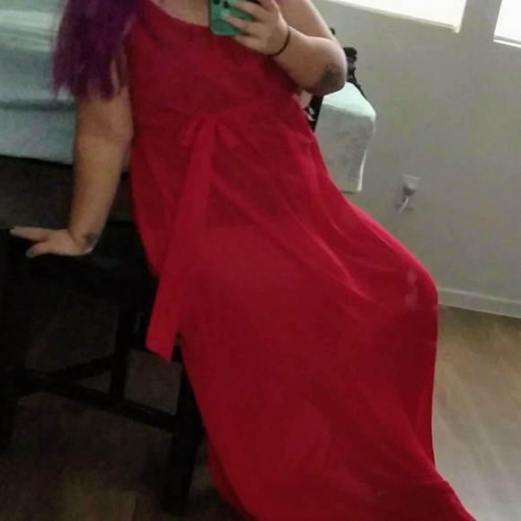 Red Dress - Picture 4 of 4